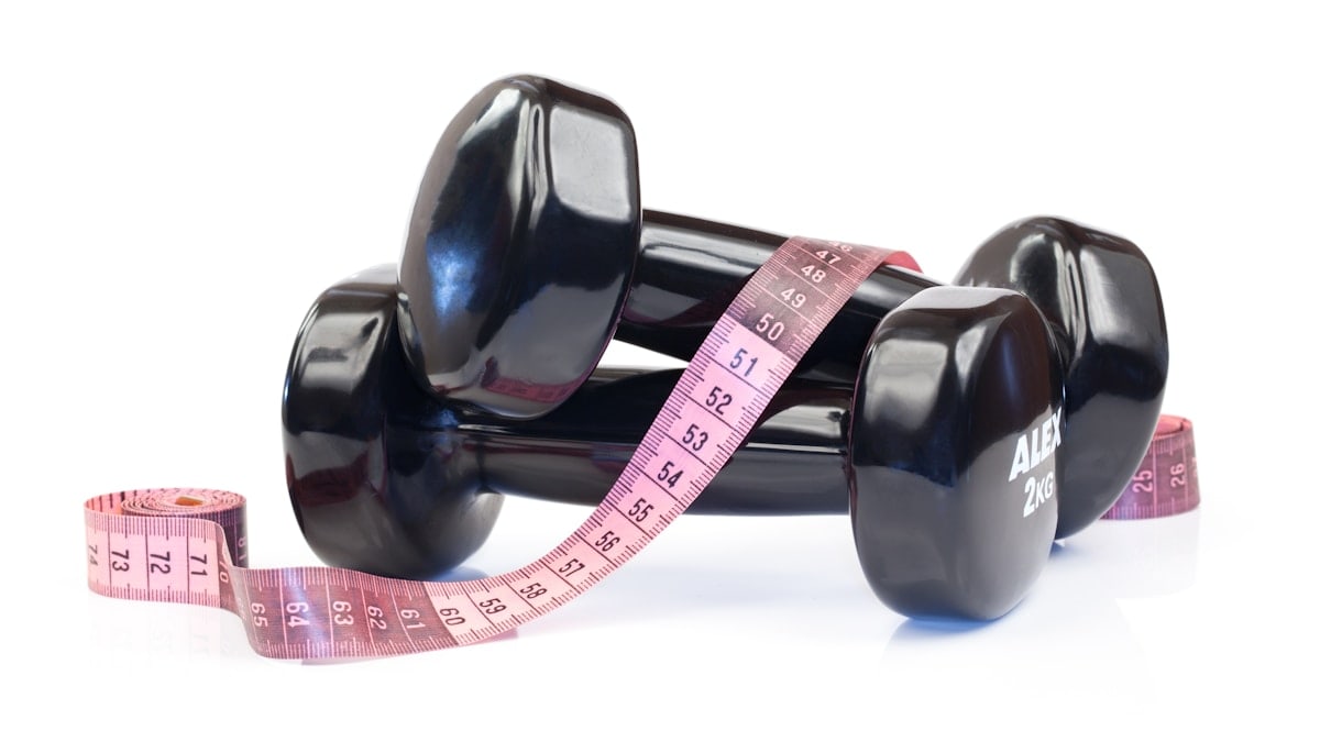 a pair of dumbs with a measuring tape around them